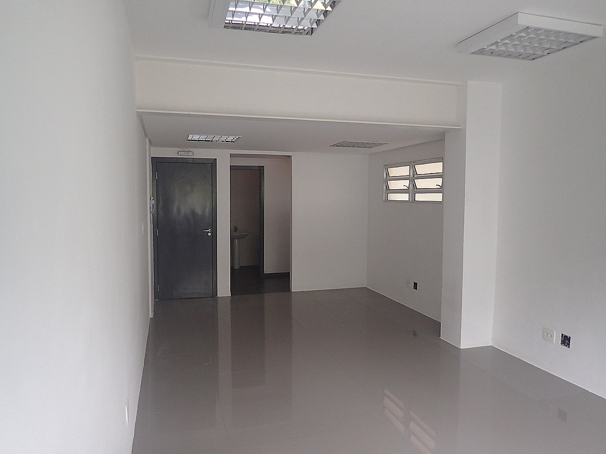 Sala comercial de 38,65 m² para locação no Ed. Santa Mônica em Cotia