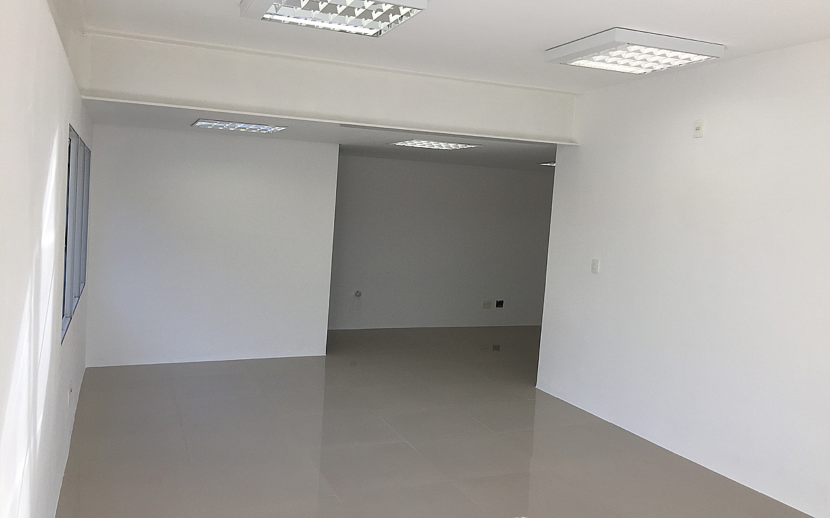 Sala comercial de 36,47 m² para locação no Ed. Santa Mônica em Cotia