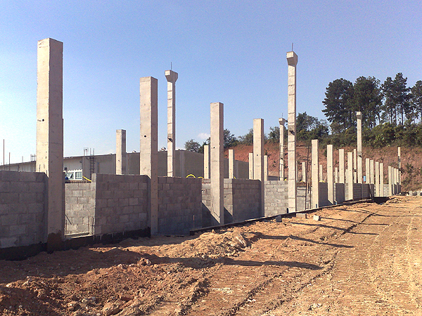 pré-moldados fabricados no canteiro de obras