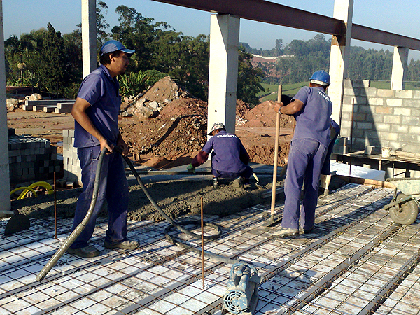 pré-moldados fabricados no canteiro de obras