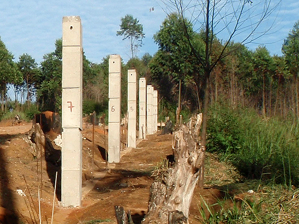 Construção de muro divisórios
