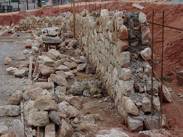 Construção de muro divisórios