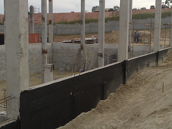 Construção de muro divisórios